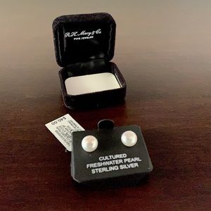 NEVER WORN- Pearl Earrings
